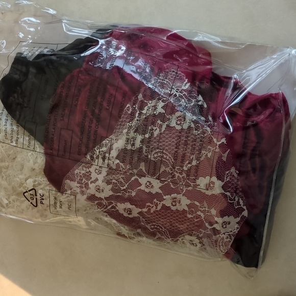 Pirate Adventure Halloween Women's Size Costume 1X-2X- White, Pink, and Black - Picture 4 of 5